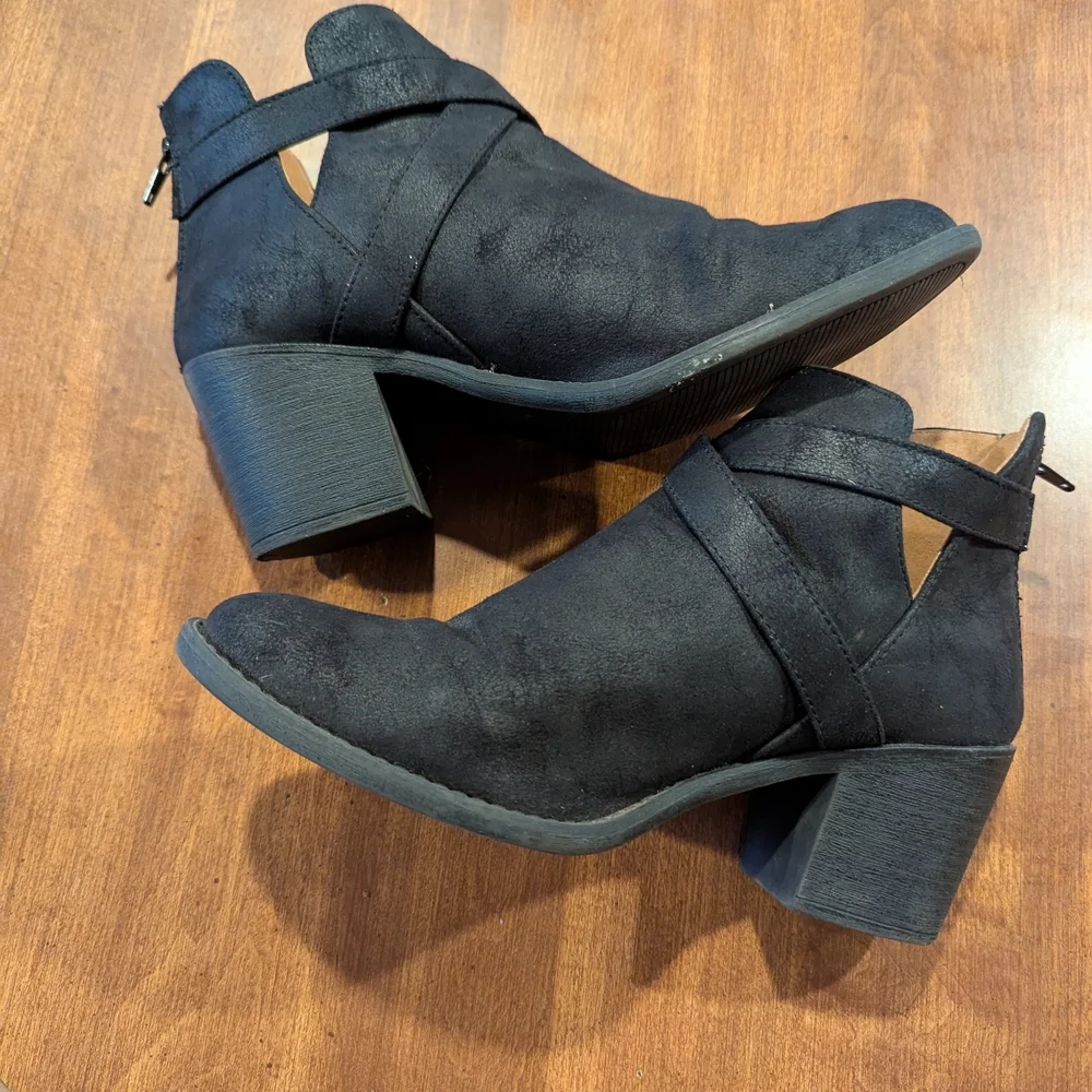 Black Ankle Boots with Chunky Heel and Gold‎ Buckles